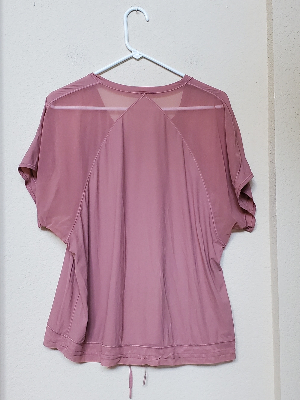 lululemon athletica Short Sleeve Tie-Hem Top in Dusty Rose.  Size 4 - Picture 4 of 5